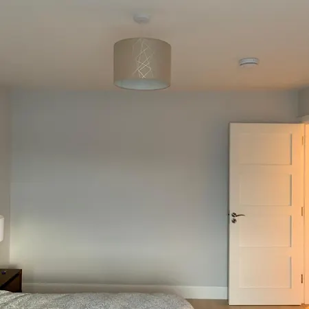 Large Bedroom Near To The Center Homestay