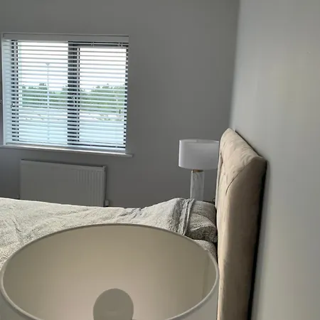 Large Bedroom Near To The Center Homestay *